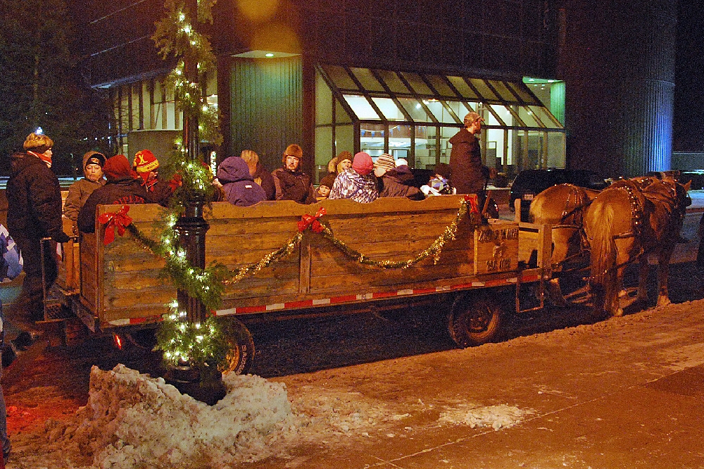 Once again there were sleigh rides during the afternoon and evening, giving shoppers and those who came for Santa a chance to enjoy a sightseeing ride through the City on a great winter Holiday evening.